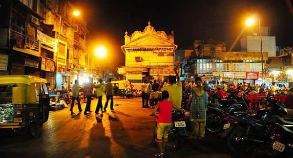 Manek Chowk Food Market Ahmedabad: Location, Shops, Timing, and Nearby Areas